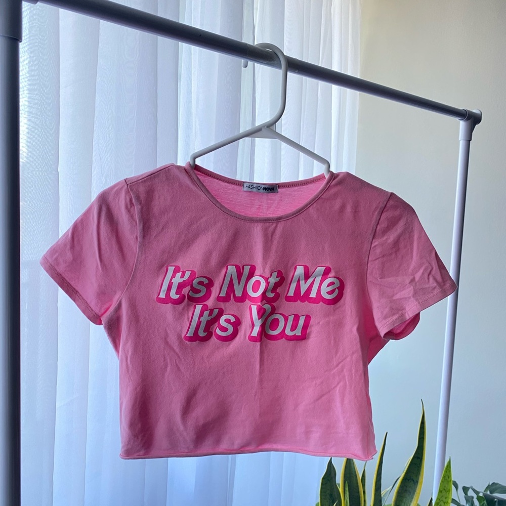 PINK CROPPED GRAPHIC TEE